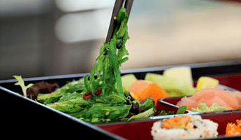 Salat und Sushi