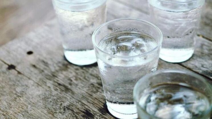 Wenn Sie Diuretika zur Gewichtsreduktion verwenden, müssen Sie viel Wasser trinken. 